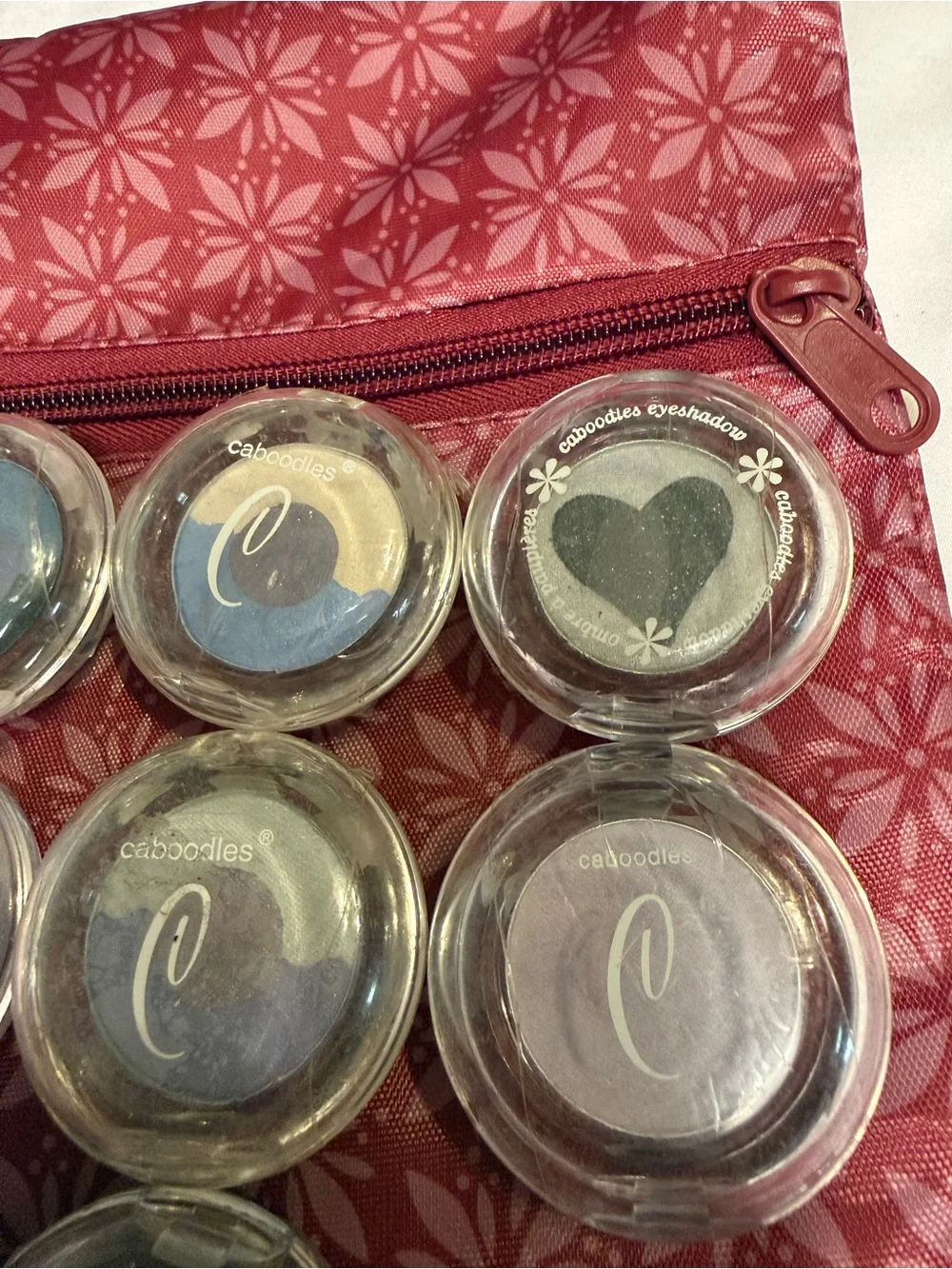 Caboodles & Jane 16 pc Set w Patterned Crossbody Bag & Assortment Eye & Lip gls